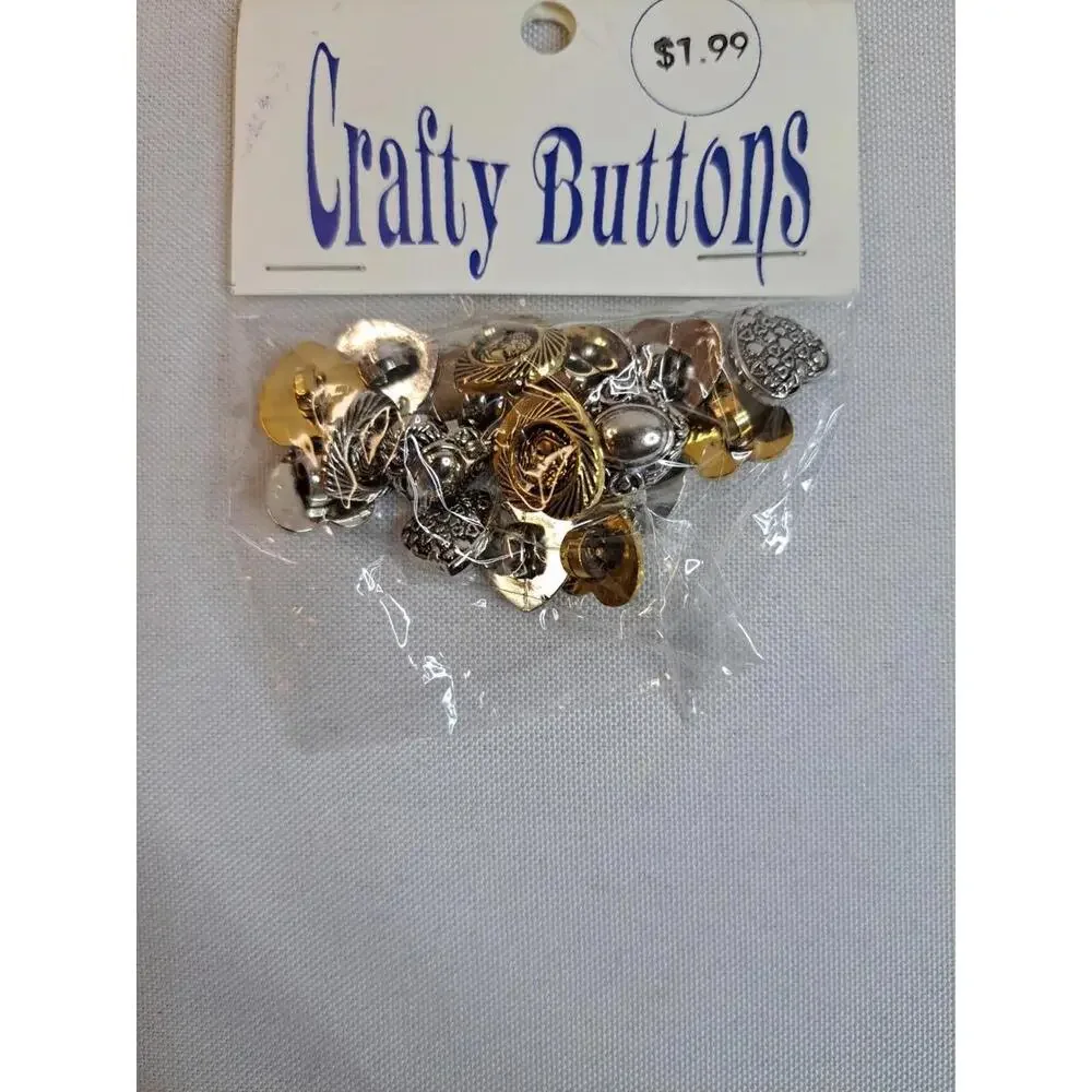 Crafty Buttons(18) CJ652 Hearts Goldtone/Silvertone 1/2